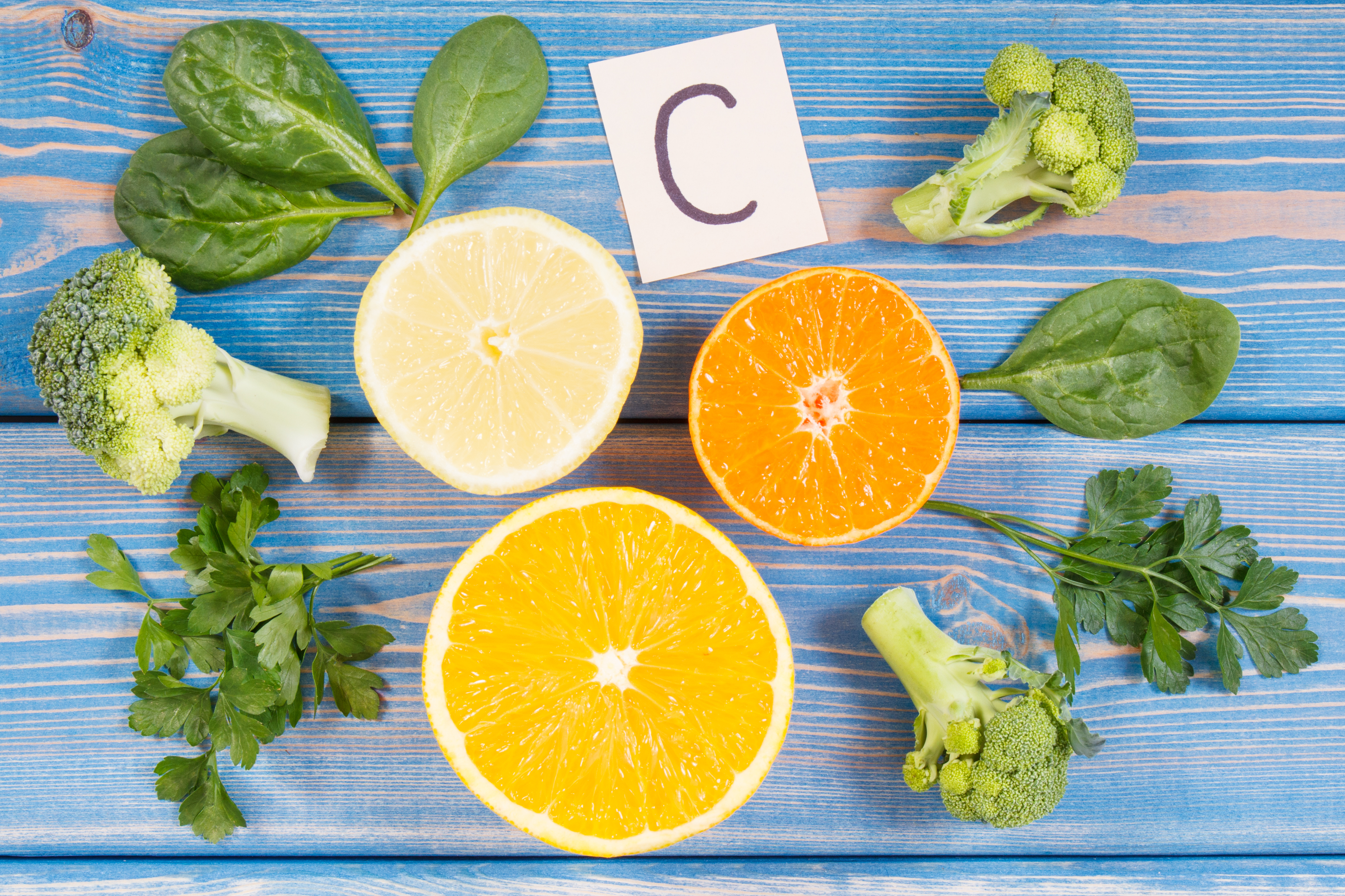 Obst und Gemüse mit hohem Vitamin-C-Gehalt für gesunde Augen